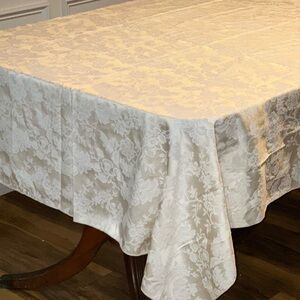 Elegant Cream Tablecloth